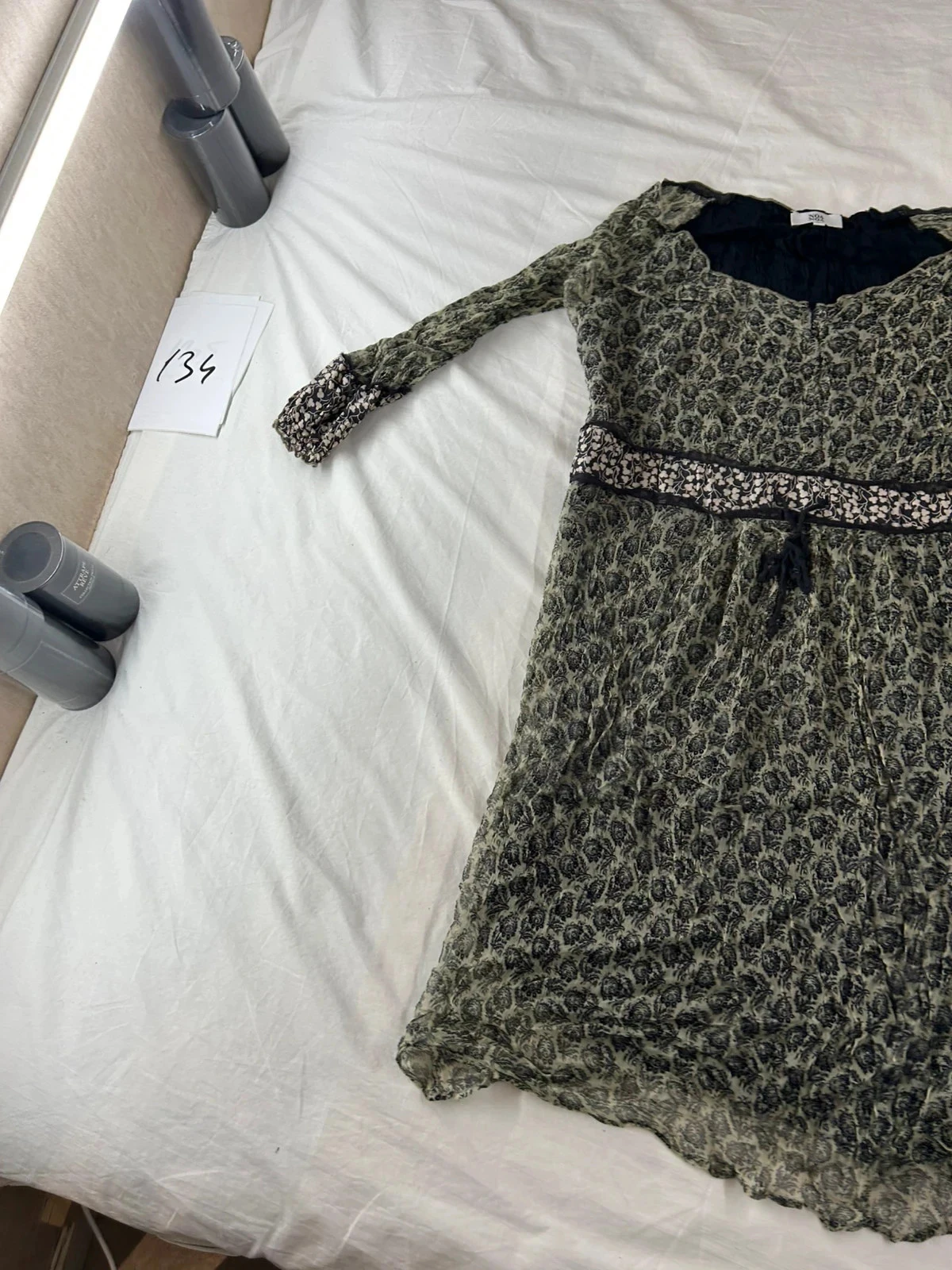 Beige-grijze vintage jurk met zwarte print en transparant effect noa noa – photo 3